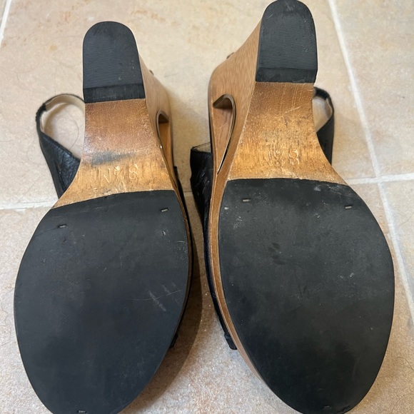 Black Michael Kors Platform Sandals wood cutout sole. - Picture 5 of 5